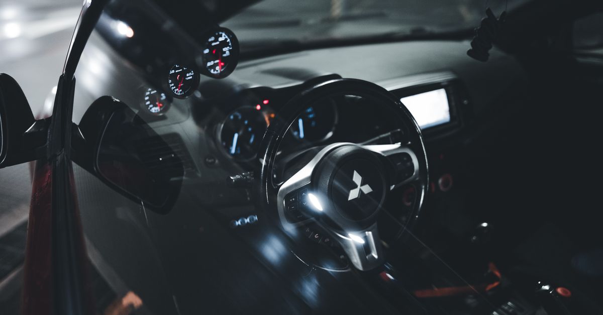 tablero de un auto con varias luces de advertencia encendidas