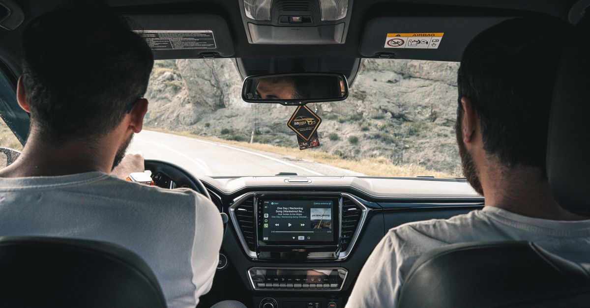 Compartir el auto con colegas: cómo repartir gastos y riesgos